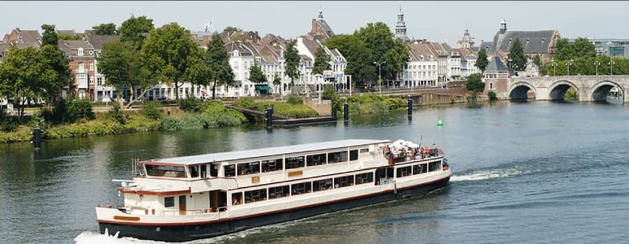 3x een boottocht op de Maas bij Maastricht