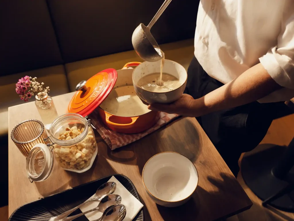 Townhouse Hotel Den Haag Jolie Café Manger food drinks coffee check in soup