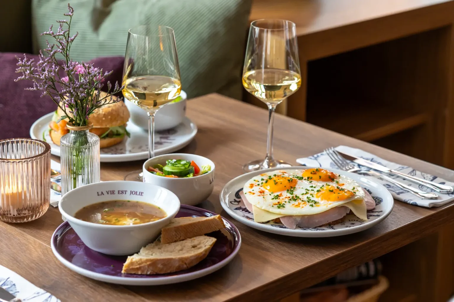Jolie Café Manger Townhouse Hotel Den Haag ()