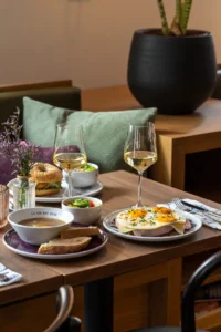 Ontbijt bij Jolie Cafe Manger in Townhouse Hotel