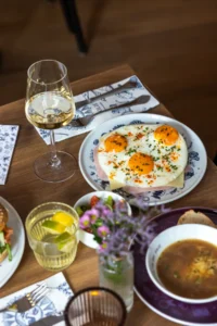 Ontbijt bij Jolie Cafe Manger in Townhouse Hotel