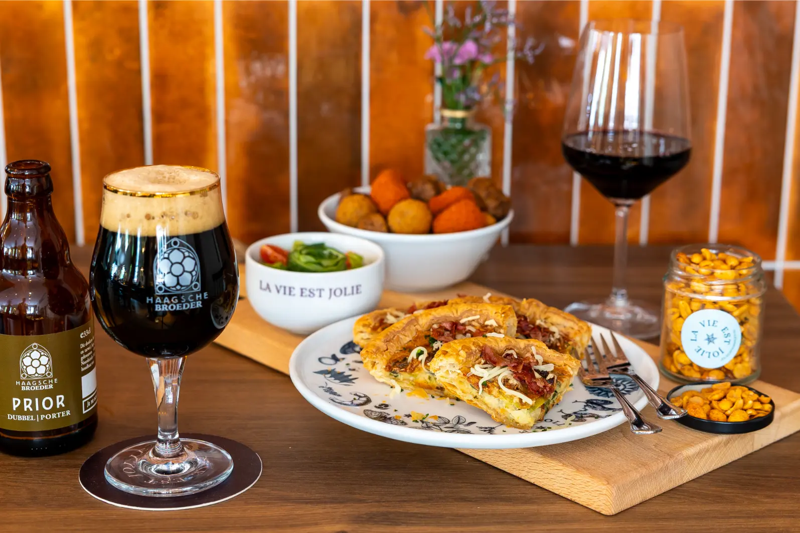 Jolie Café Manger Townhouse Hotel Den Haag ()